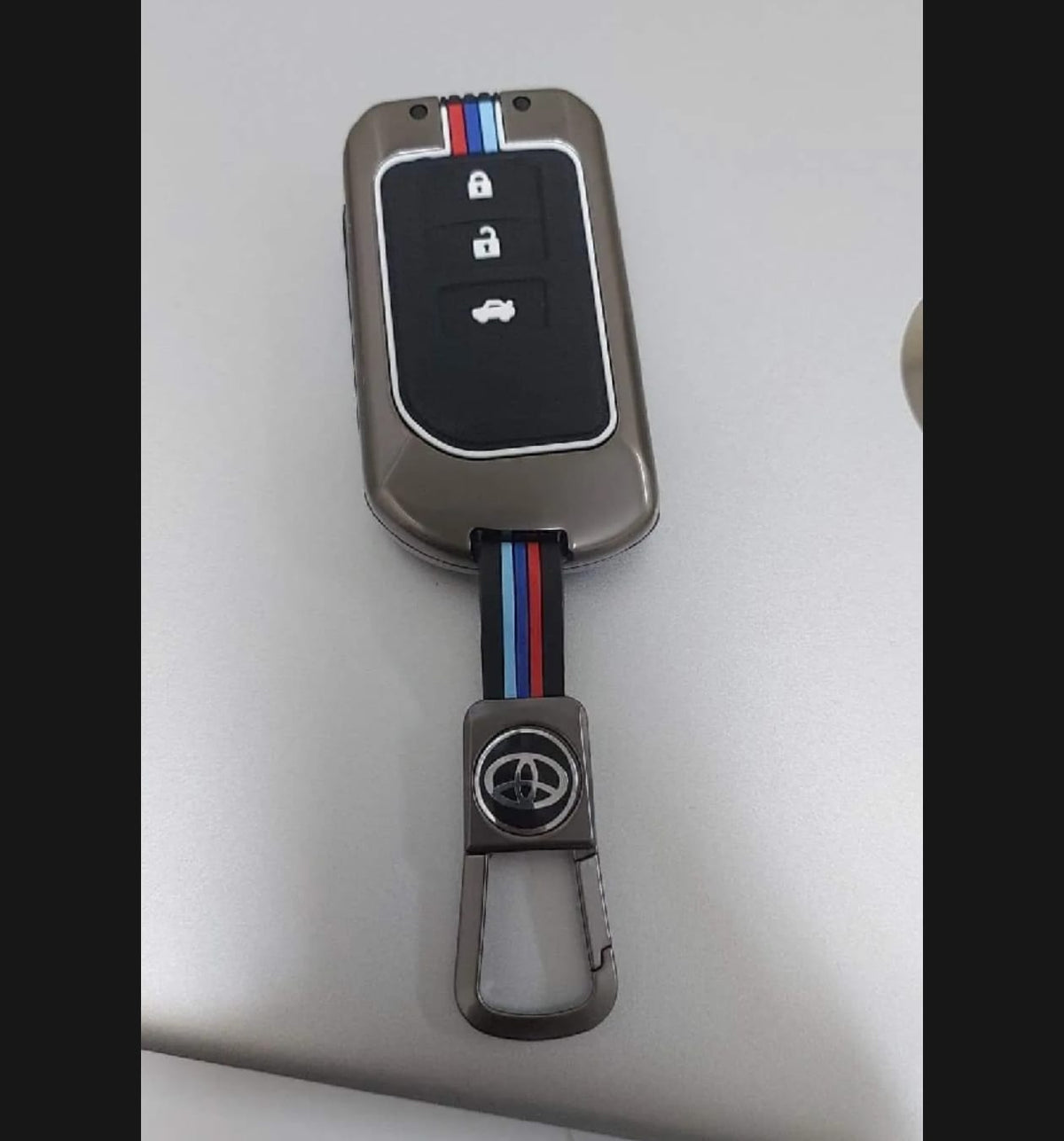 Toyota Yaris Premium Zinc Alloy Smart Car Key Cover with Leather Keychain