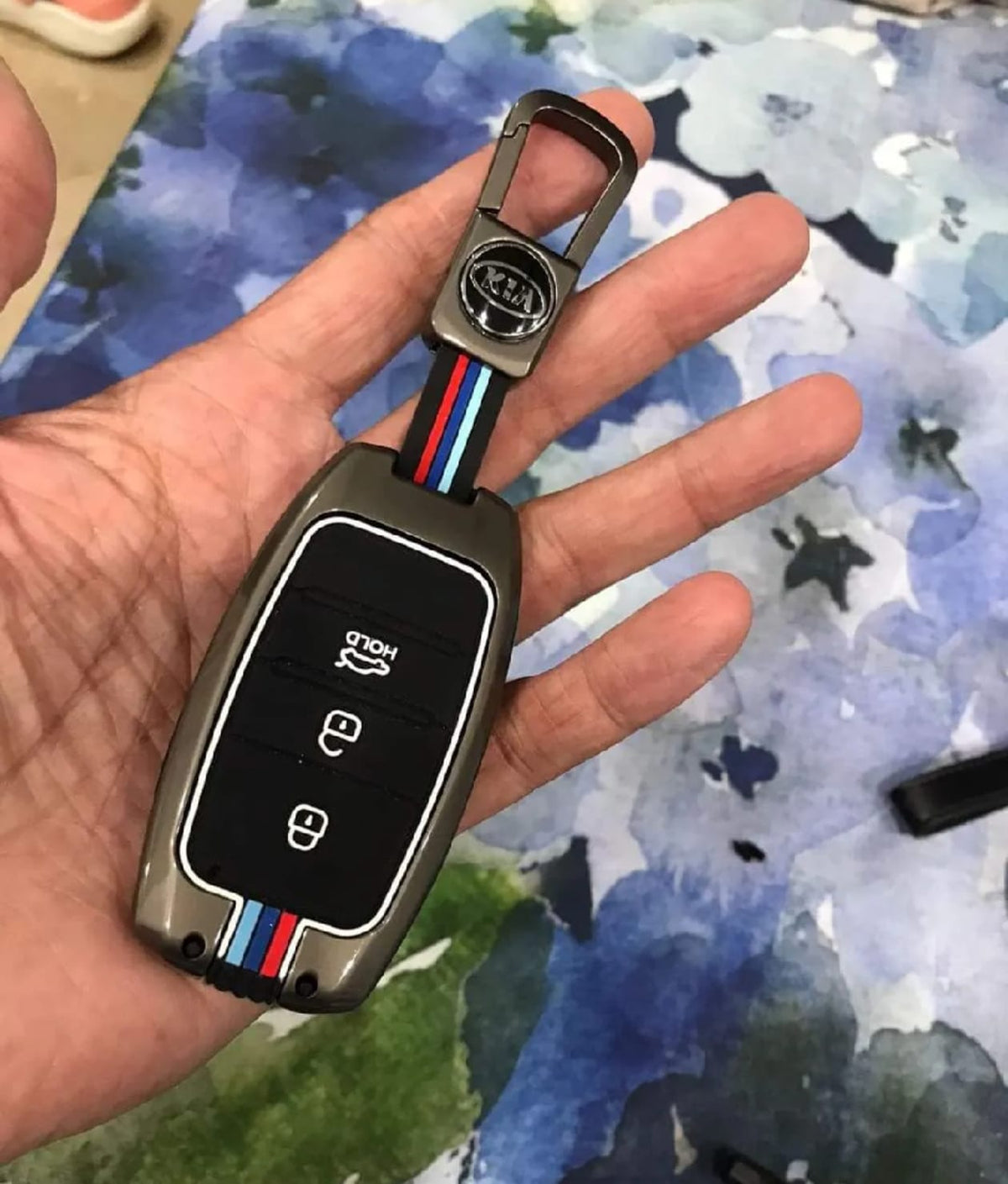 Kia Stonic Premium Zinc Alloy Smart Car Key Cover with Leather Keychain