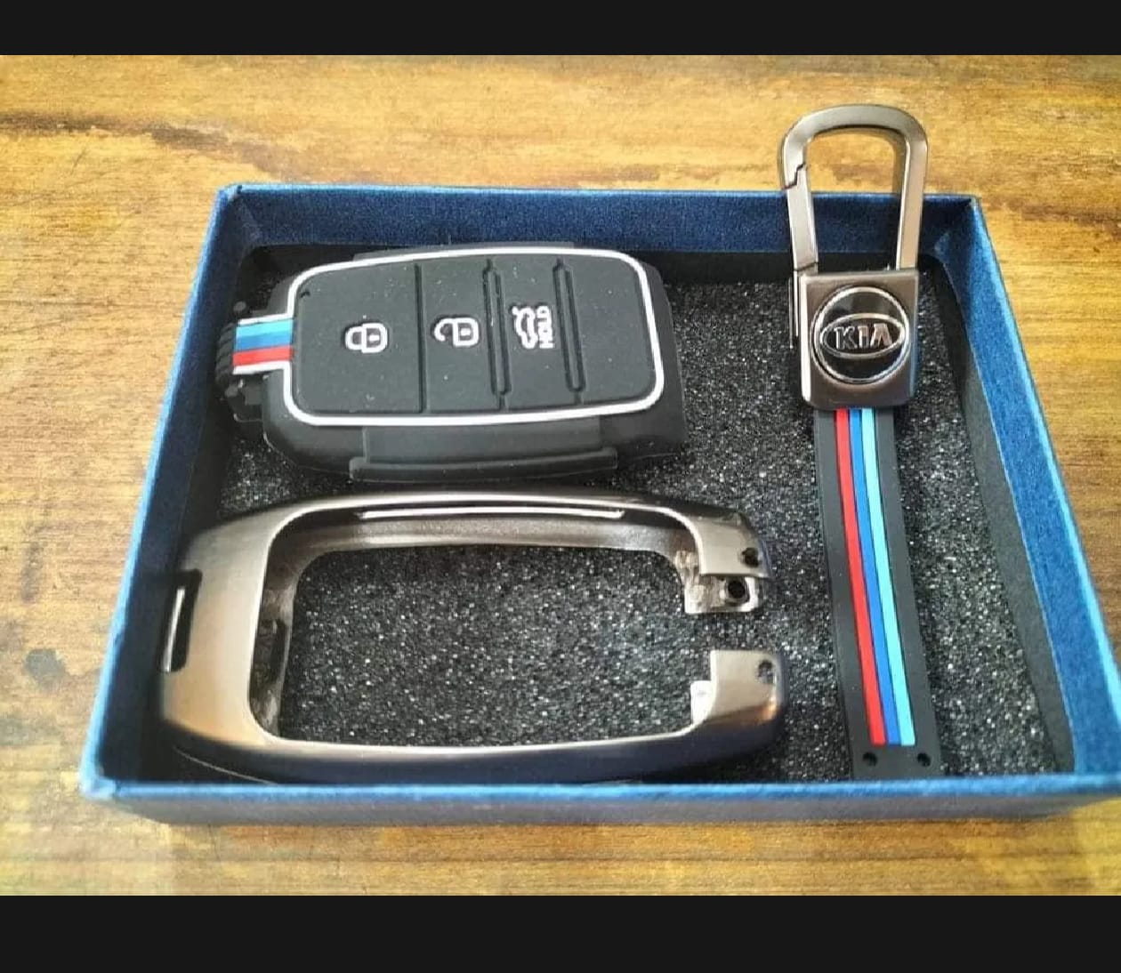 Kia Stonic Premium Zinc Alloy Smart Car Key Cover with Leather Keychain
