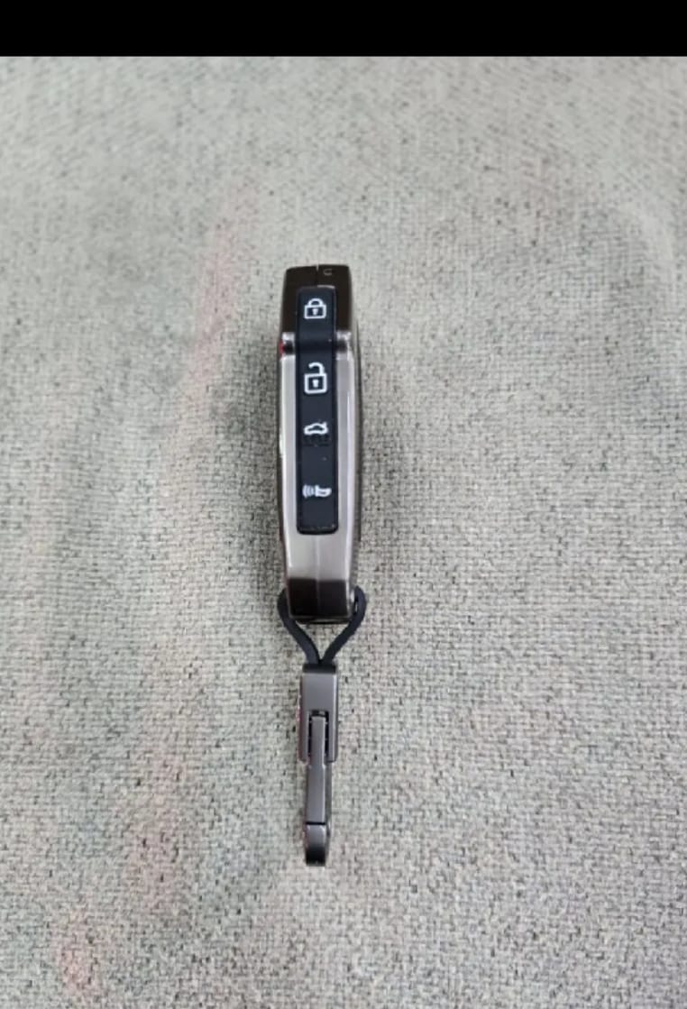 Kia Sportage L New Premium Zinc Alloy Smart Car Key Cover with Leather Keychain (Copy)