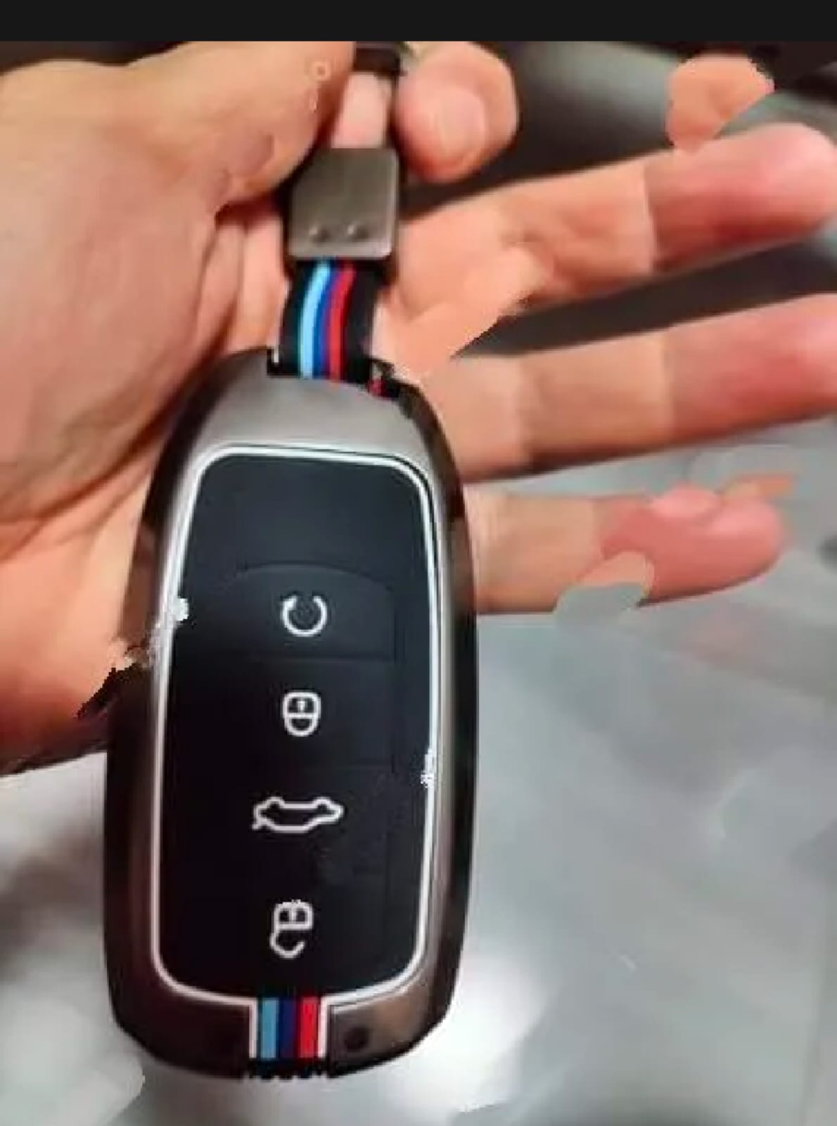 Chery Tiggo 8 Premium Zinc Alloy Smart Car Key Cover with Leather Keychain