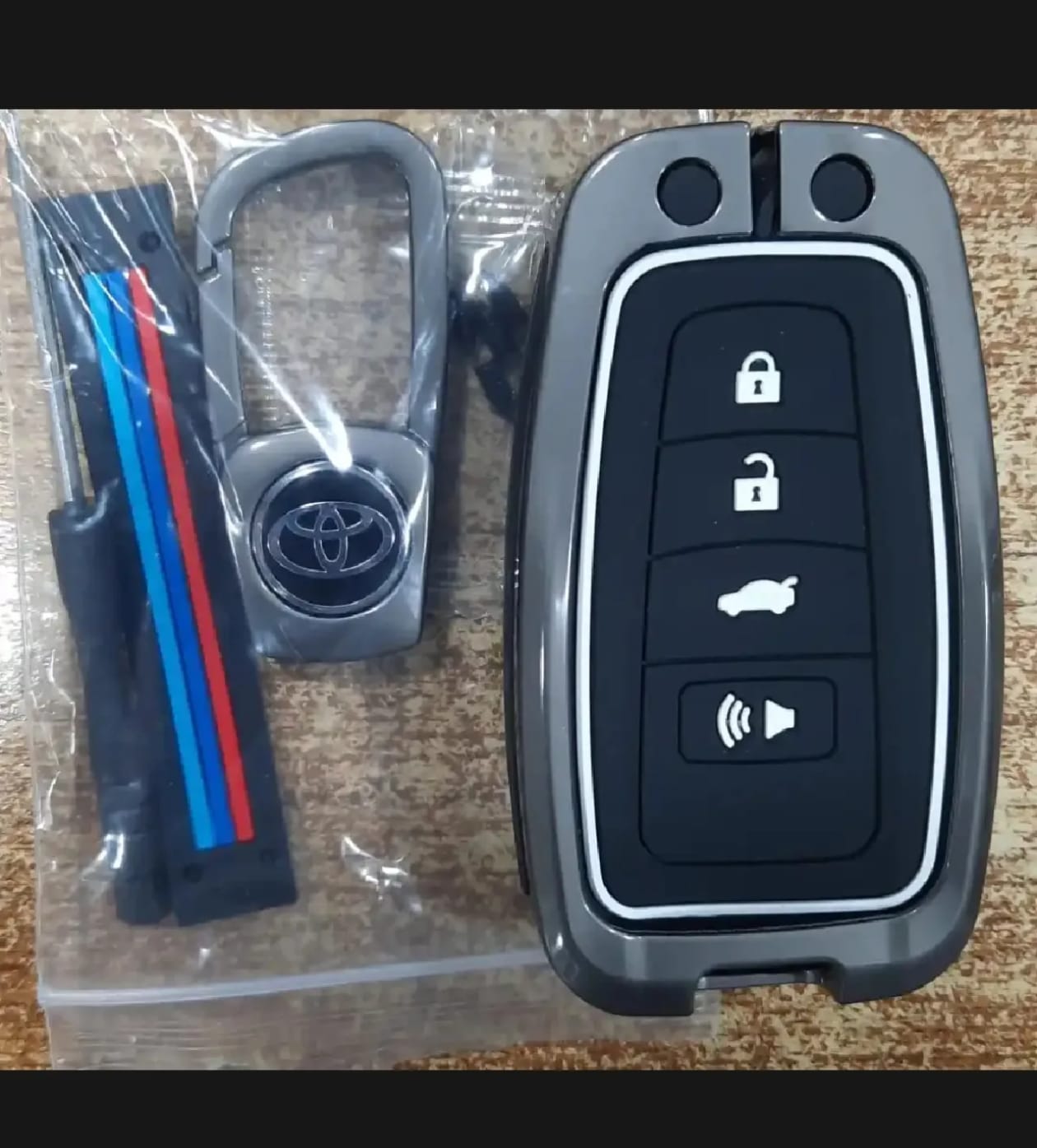 Toyota Corolla Cross Premium Zinc Alloy Smart Car Key Cover with Leather Keychain