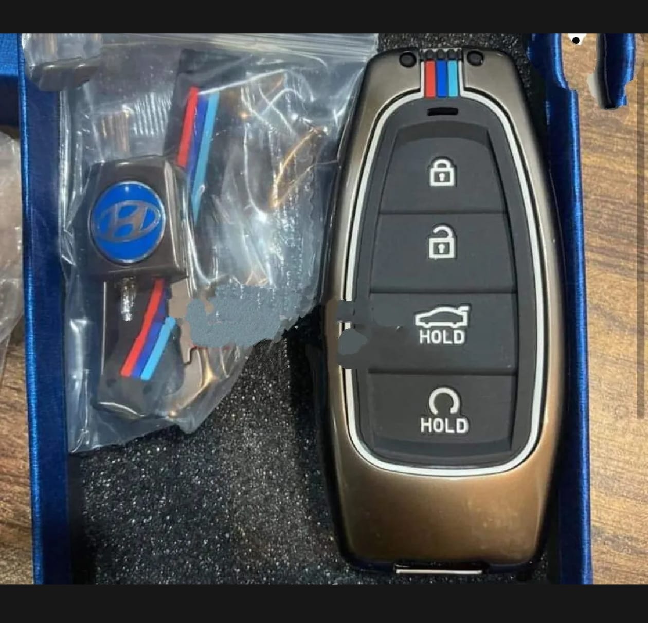Hyundai Santa Fe Premium Zinc Alloy Smart Car Key Cover with Leather Keychain